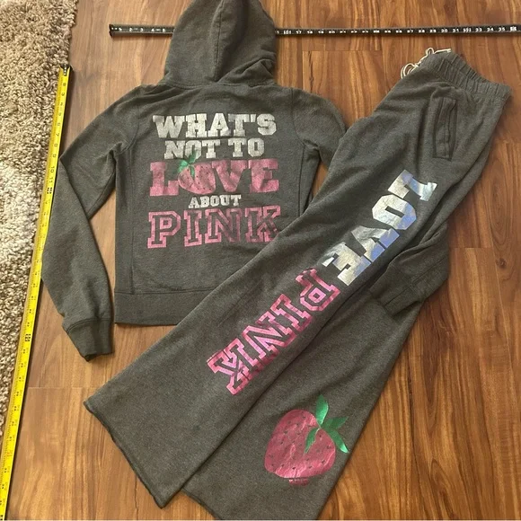 🍓🍓Adorable Y2K Victoria’s Secret Pink Strawberry set Hoodie sweat pants - Picture 16 of 16